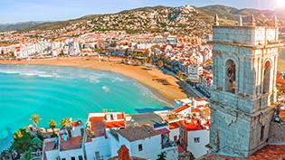 从高处俯瞰大海. Peñíscola, Castellón，西班牙. 海景和海湾的美景.